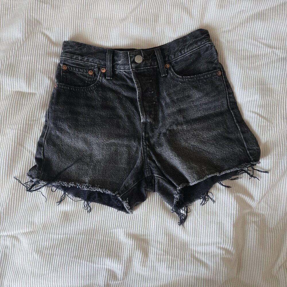 Women's Levi's High Wedgie Black Short - 25